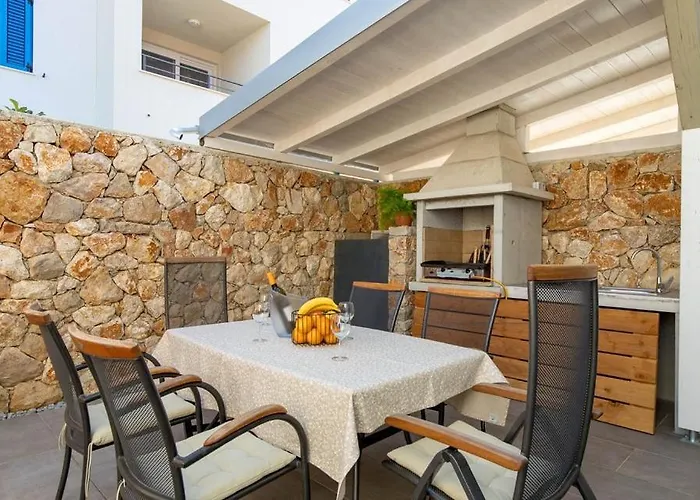 Sea & Sunset View Apartman *